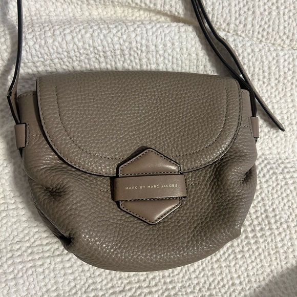 Marc By Marc Jacobs Handbags - MARC by MARC JACOBS taupe leather crossbody purse
